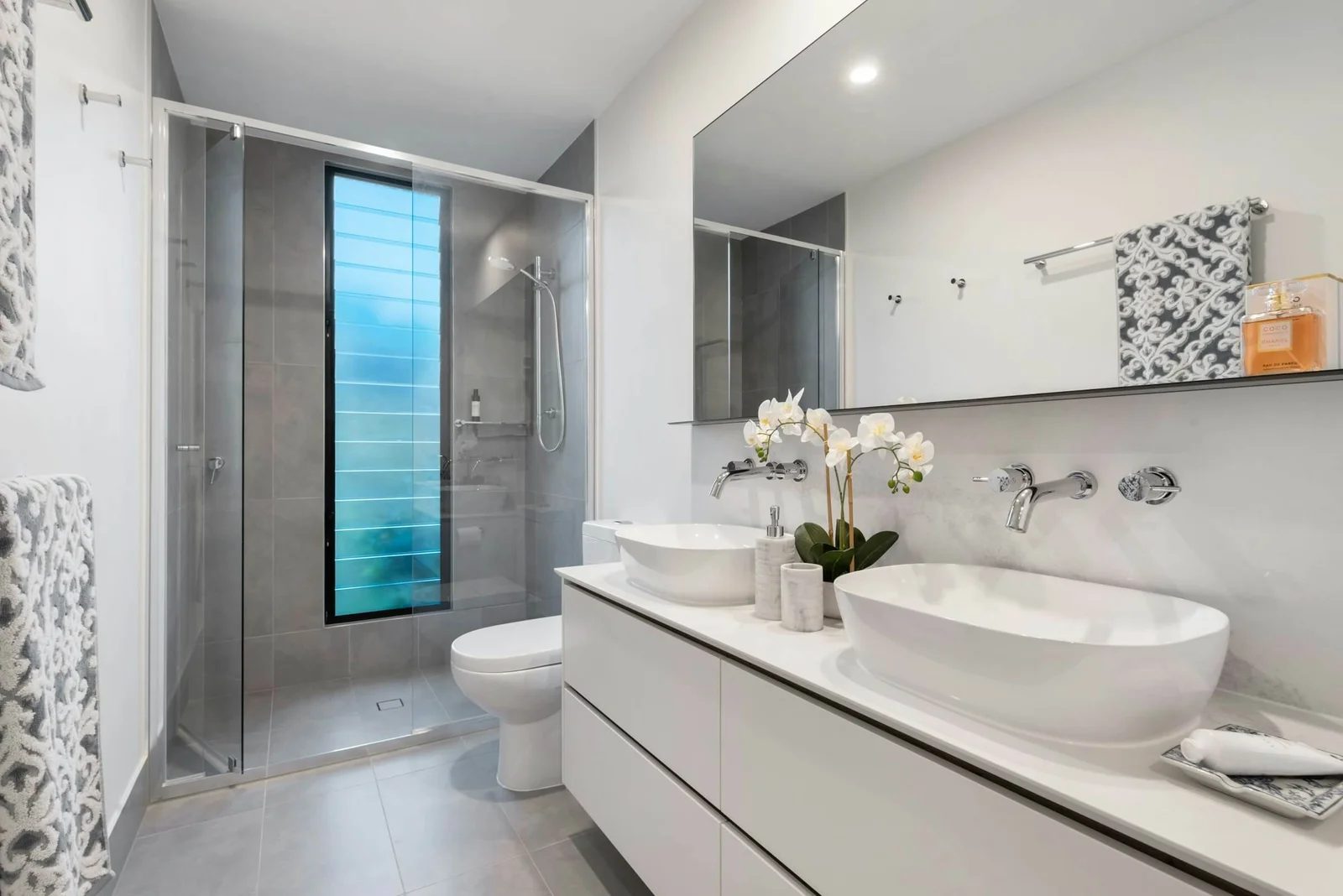 Luxury Bathrooms construction photo